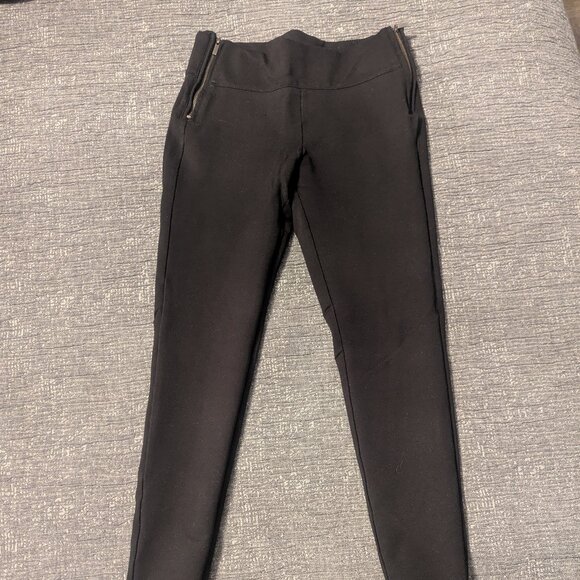 Zara Black dressy leggings with side zippers - Picture 2 of 3